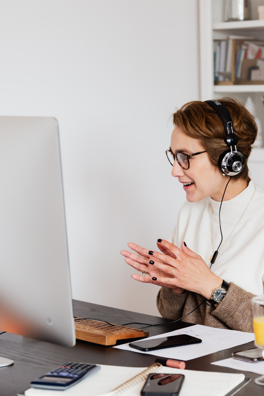 a woman in a virtual PHP program